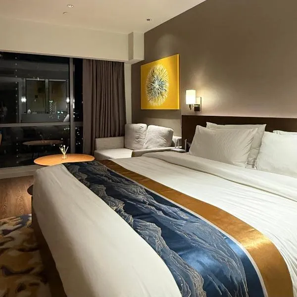 Novotel Suites Celestia at Hotel Residences Acqua Manila，位于马尼拉的酒店