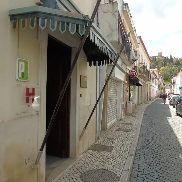 卡瓦乐罗斯克日斯托酒店，位于托马尔的酒店