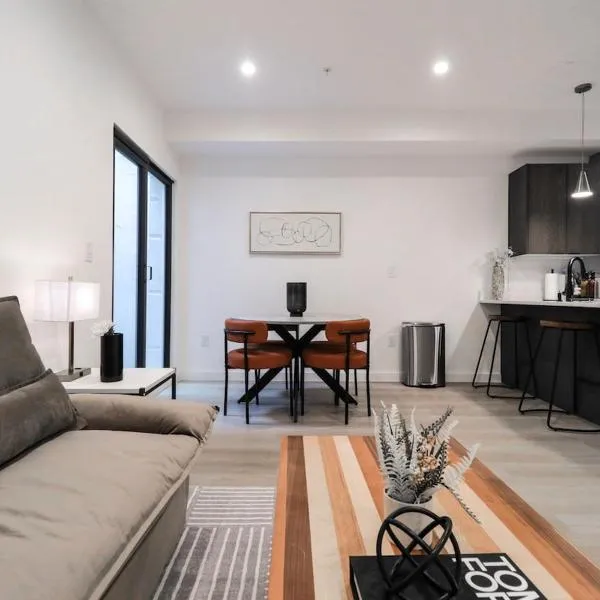 Unit 1 Stylish Studio with King Bed and Sofa Bed，位于华盛顿的酒店