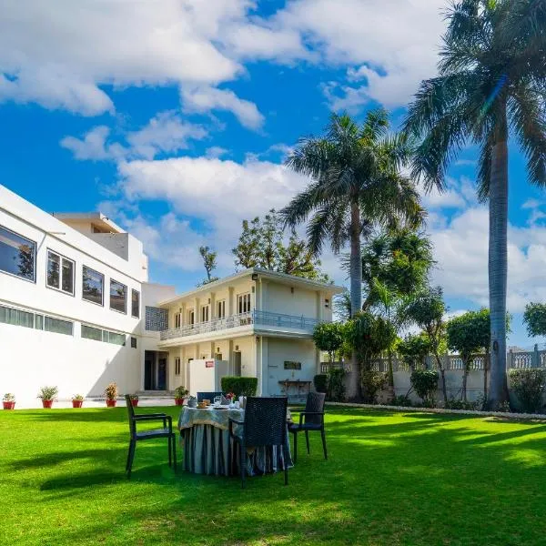 Hotel Chandrawati Palace，位于阿布罗阿德的酒店
