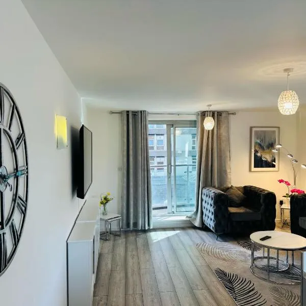 Comfy Stay - High Road Ilford，位于依尔福的酒店