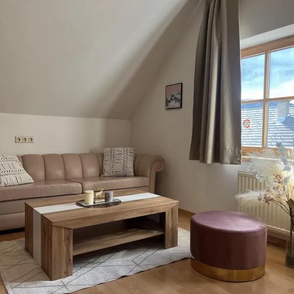 HILLSIDE HOME in the heart of Tamsweg, perfect retreat for a cozy stay in the Valley，位于塔姆斯韦格的酒店