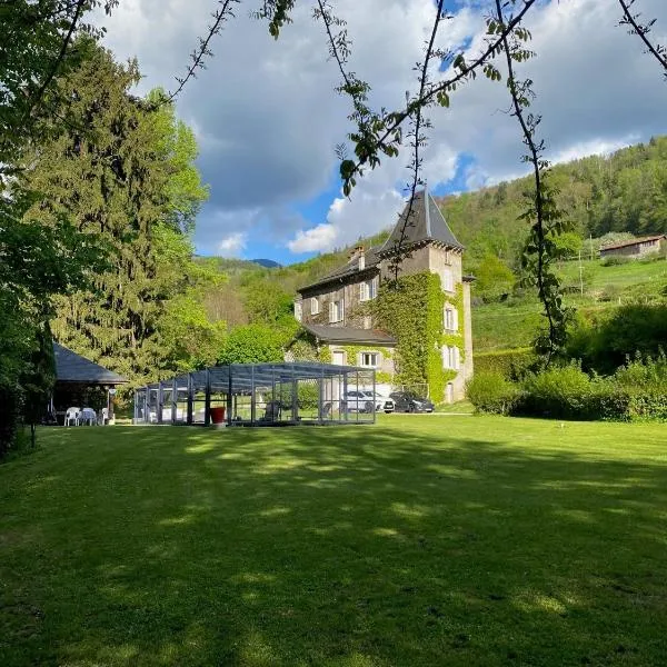 LE CLOS DU TULIPIER，位于La Chapelle-du-Bard的酒店