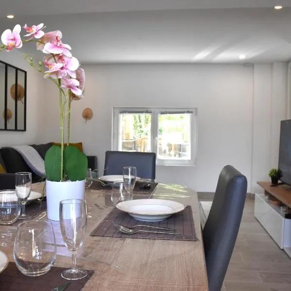 Flat near Thionville Luxembourg Metz with outdoor，位于Manom的酒店