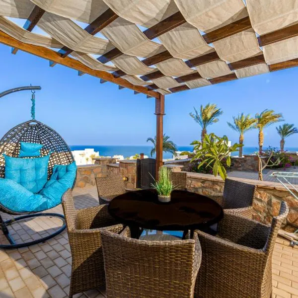 Apartment Azzura Sahl Hasheesh with Private Garden and Sea view，位于赫尔格达的酒店