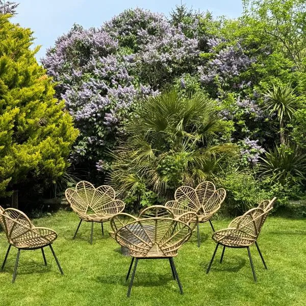 Highfield Home with free parkings, Surbiton, Kingston upon Thames, Surrey, Greater London , UK，位于Surbiton的酒店