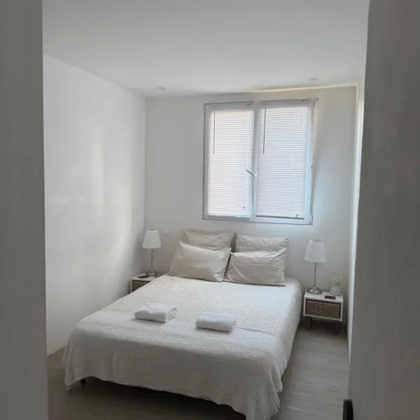 Location de chambre proche de toute commodités à 1 minute du tramway et à 9 min de centre ville et parking gratuit dans résidence privée，位于尼斯的酒店