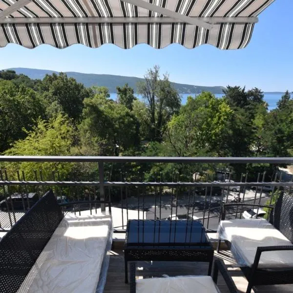 Holiday Herceg Novi，位于梅尔吉恩的酒店