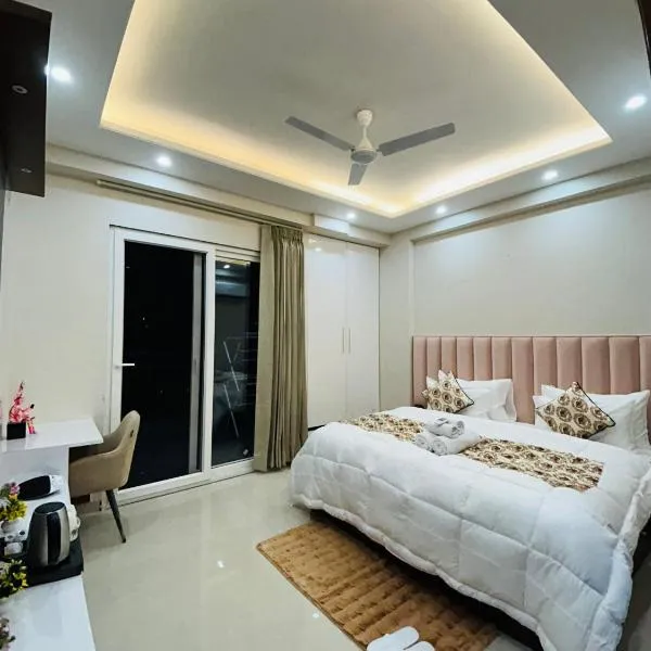 Private 1 BHK Serviced Apartments Sector 52 Near Millennium City Metro Station Gurgaon，位于古尔冈的酒店