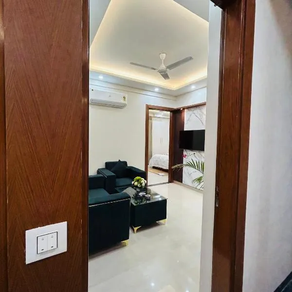 Private 1 BHK Serviced Apartments Sector 52 Near Millennium City Metro Station Gurgaon，位于古尔冈的酒店