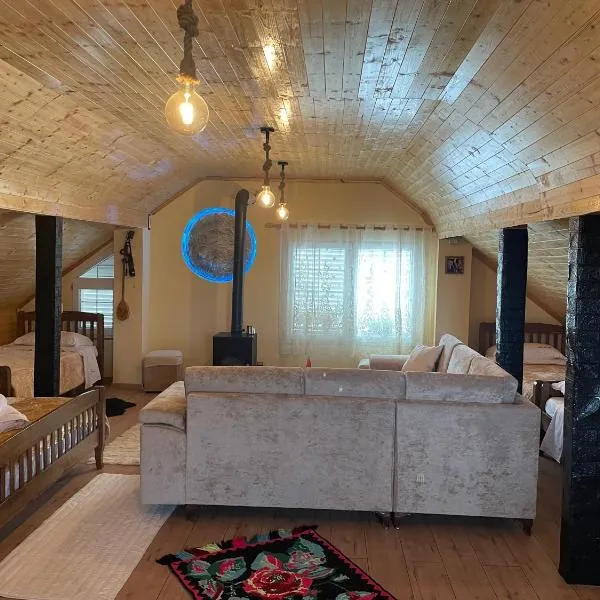 Riza Guest House，位于Polisi i Vogël的酒店