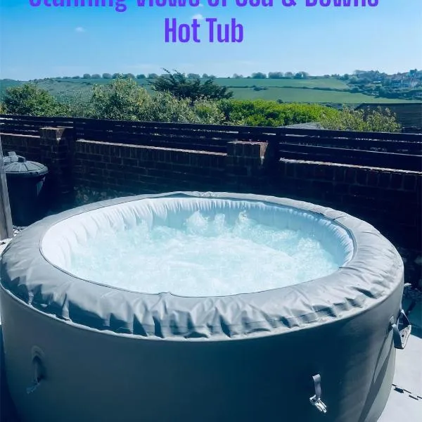 Spacious Studio Cabin with Sea/ Downs views Sole Use of HotTub in Seaford，位于锡福德的酒店