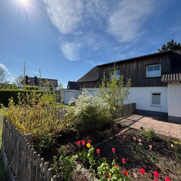 Ruhiges Lay-Haus in der Vulkaneifel, bis zu 6 Personen mit Terasse und Garten，位于Strohn的酒店