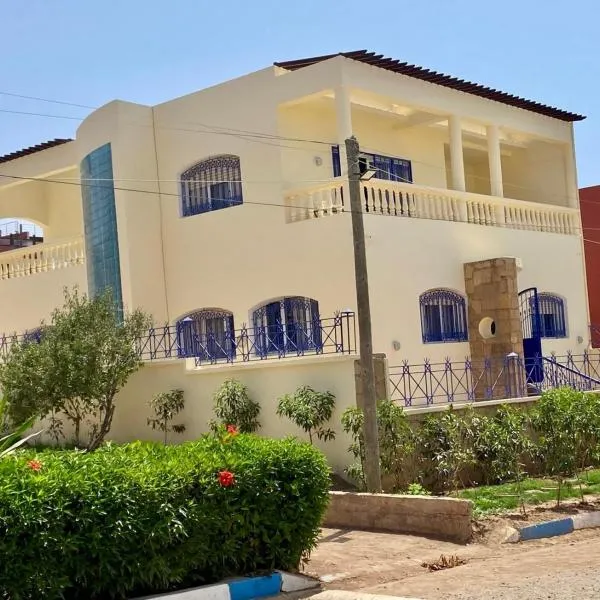 Oasis balnéaire en bord de mer à 200m de la plage et à 10 min de Taghazout，位于伊米乌阿达尔的酒店