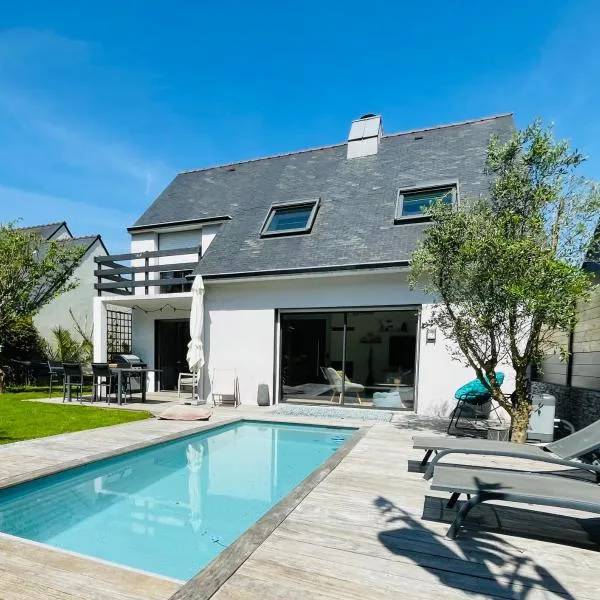 Villa Larmor-Plage 8 personnes avec piscine，位于拉尔莫普拉格的酒店