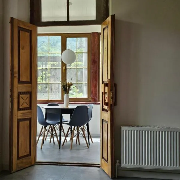 Ponti House Dilijan - beautiful 2 bedroom house and separate 1 bed unit, sleeps 6，位于迪利然的酒店