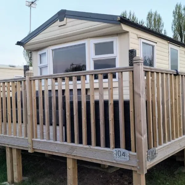 Willows 104 Caravan - 7 Lakes，位于Crowle的酒店