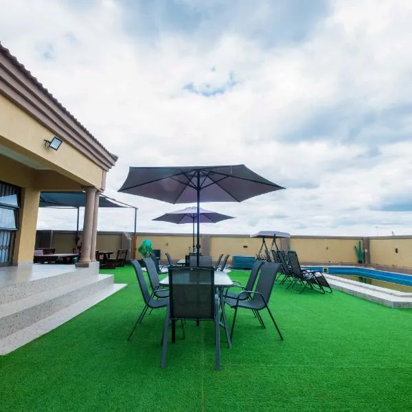 WoodMead Guest House，位于曼齐尼的酒店