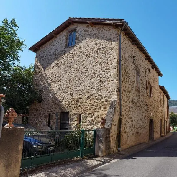 Appartement pour 7 personnes dans une maison du XVIIIème siècle à Livinhac-Le-Haut，位于Livinhac-le-Haut的酒店