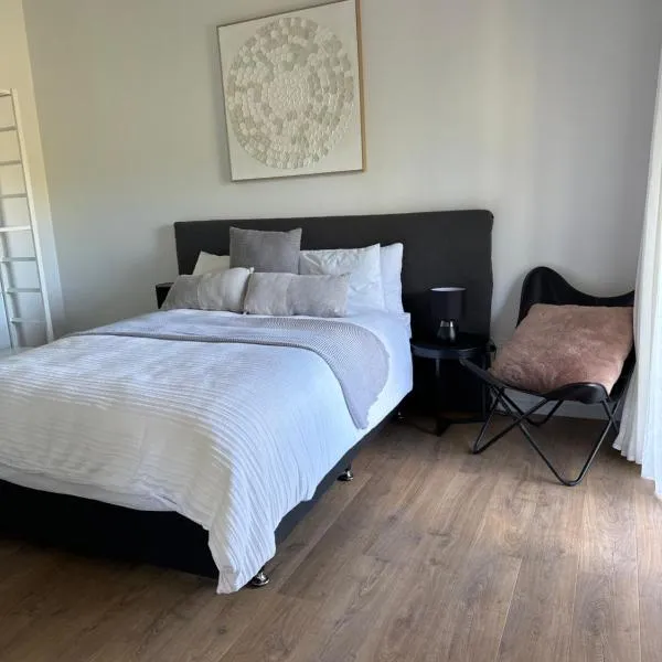 Clarendon Country Cottage private retreat，位于Clarendon的酒店