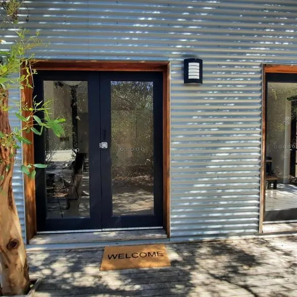 Tucked Away Chalet - Amazing Bathroom，位于金斯科特的酒店