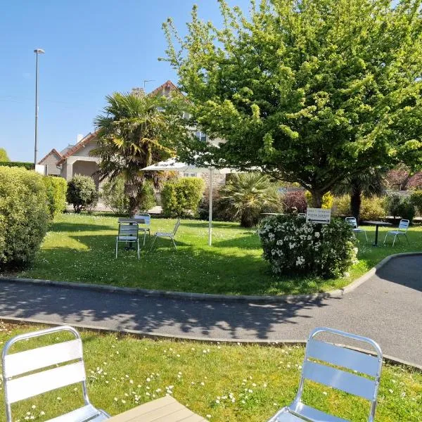 Hotel Logis Au Moyne de Saire，位于Réville的酒店