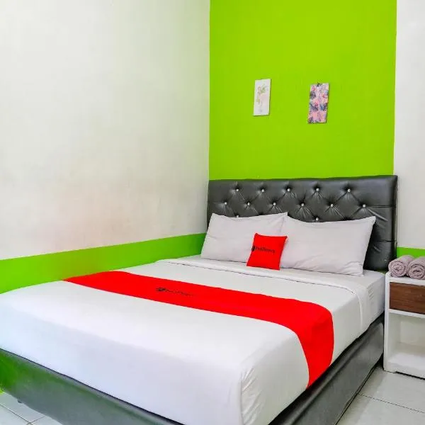 RedDoorz Syariah at Sakinah Family Tulungagung，位于图隆阿贡的酒店