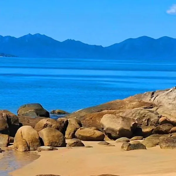 Golden Sands Beach House，位于鲍恩的酒店