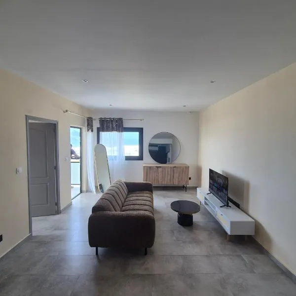 Splendide T2 Meublé à Mtsapéré Baobab vue sur Mer，位于Mamoudzou的酒店