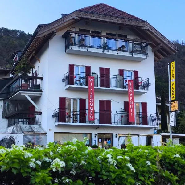 Gasthaus Pension Flora im Sùden Sùdtirol，位于奥拉的酒店