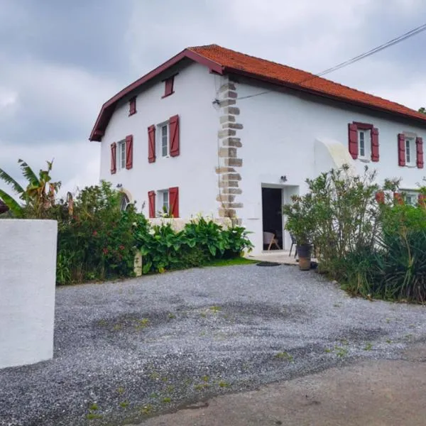 Duplex 2 chambres avec jardin 15 mn de Bayonne à Urt，位于Urt的酒店