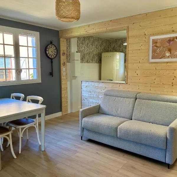 La villa Les Rosiers en Cévennes，位于Saint-Martial的酒店