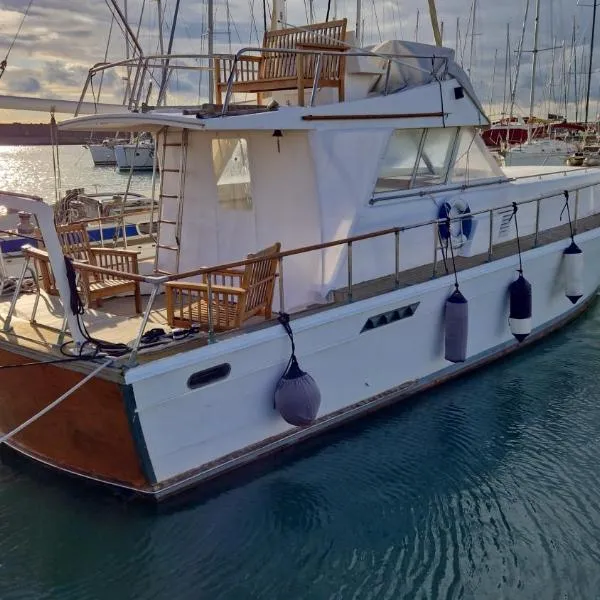 Salvador BAHIA Boat and Breakfast，位于丽都迪奥斯蒂亚的酒店