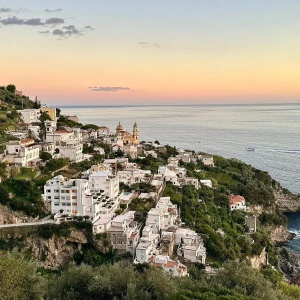 佩莱格里诺酒店，位于普莱伊亚诺的酒店