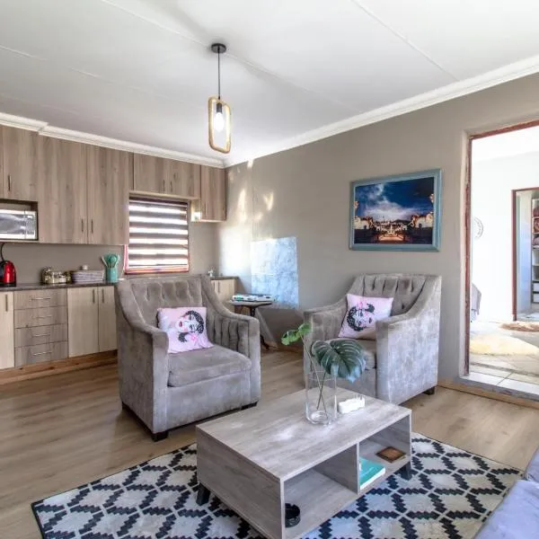 Rams Guest Suite- Private Furnished Home for Long Stays in Henley on Klip，位于Meyerton的酒店
