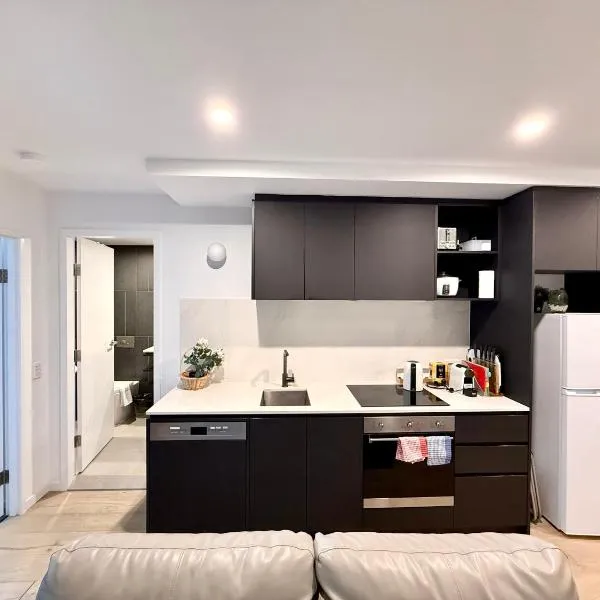 Heart of CBD Stylish 2BR Apt-Quiet-pool-view-BBQ，位于堪培拉的酒店