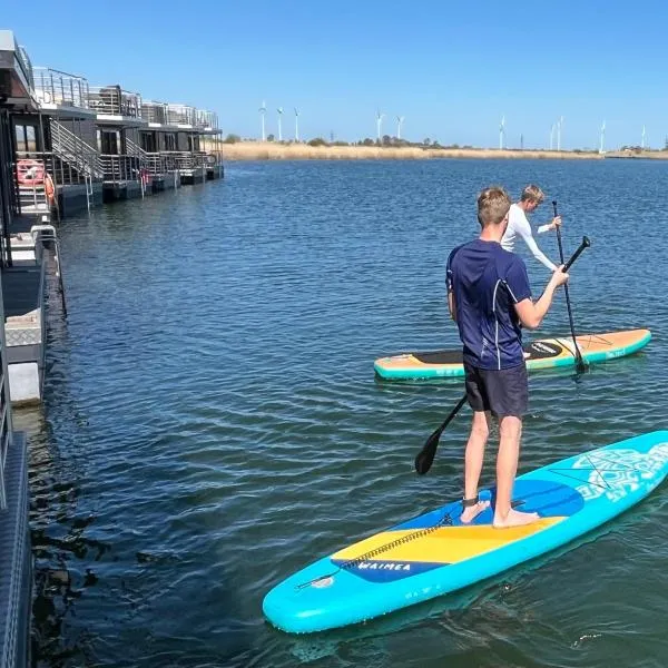 Hausboot-See-Rad-SUPs-Meer-Familie-Urlaub!，位于旺格兰的酒店