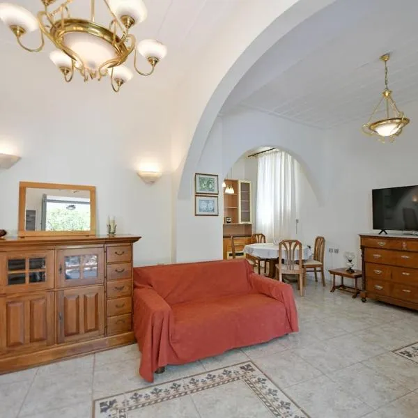 Astraea 7，位于伊兹拉的酒店