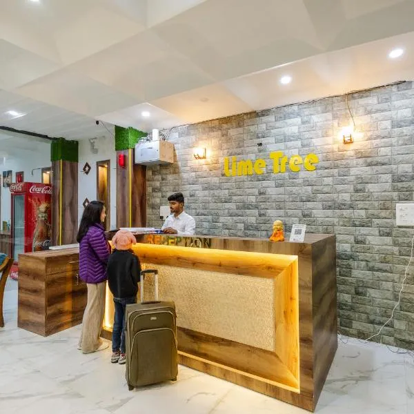 Lime Tree Hotel Vrindavan Near #BankeBihari #PremMandir #ChaarDham，位于范兰德凡的酒店