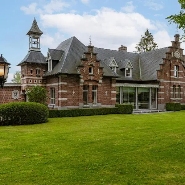 Exclusive Villa Gentbos - 23 up to 27beds and 6bathrooms, wellness, pool, tennis, fitness, party room，位于Pataterhoek的酒店