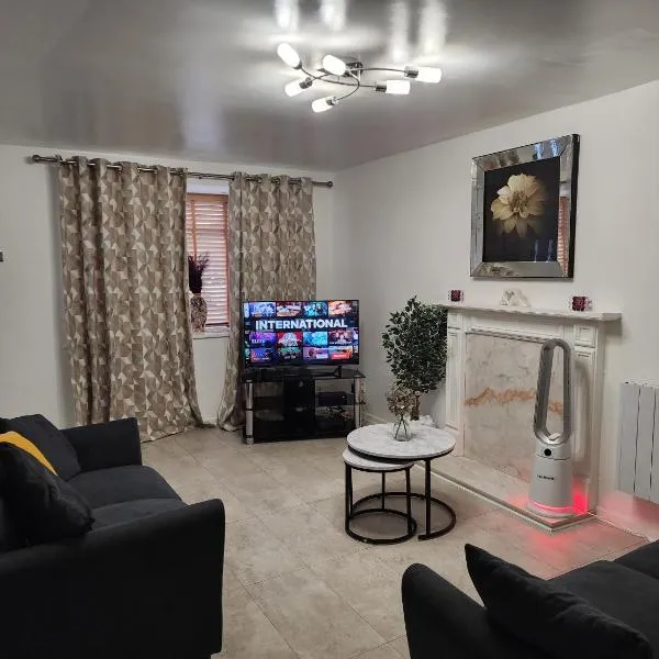 Temade Homes -2 Bed Graceful Holiday Home -Free Parking，位于曼彻斯特的酒店