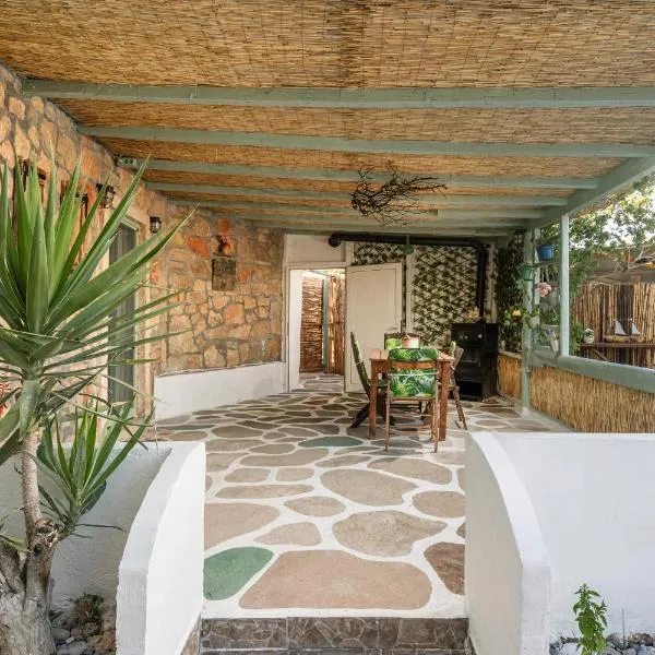 MANOS Small House Kouremenos，位于古卡斯特隆的酒店