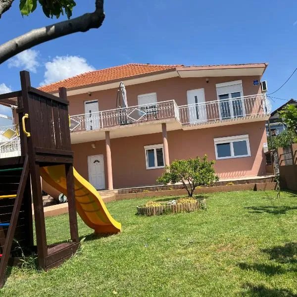 Apartmani Dubravka，位于比比涅的酒店