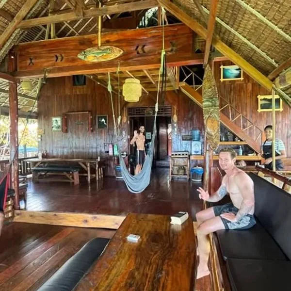 Playgrounds Sabbit Mentawai Surfcamp，位于Pulau Masokut的酒店