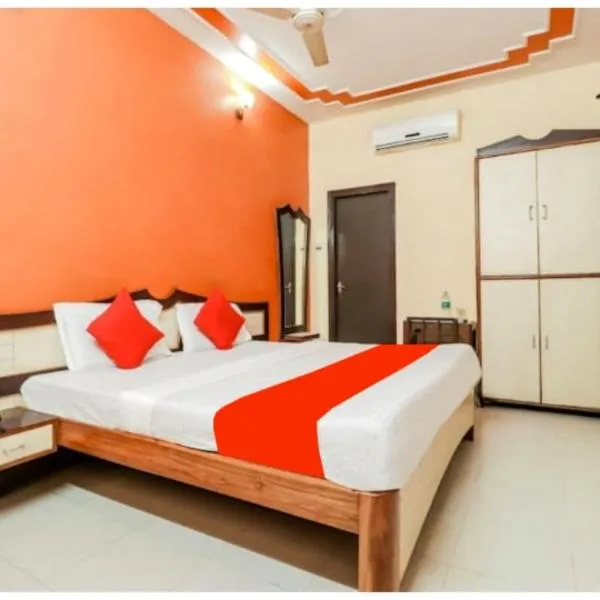 HOTEL PREMIUM SUNRISE Near Hanuman Temple and Railway Station - Parking and Wifi Facilities - Air Conditioning Luxury Room - A Top Rated Four Star Hotel，位于勒克瑙的酒店
