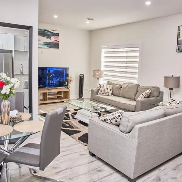 Brand-new three bedroom guest suite in the desirable neighbourhood，位于乔治王子城的酒店