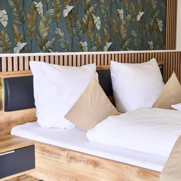 Hotel Maximo，位于平讷贝格的酒店