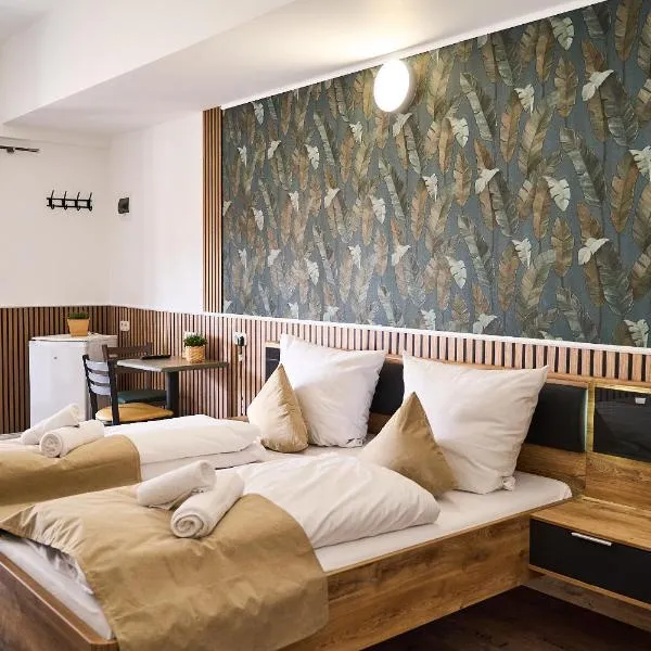 Hotel Maximo，位于平讷贝格的酒店