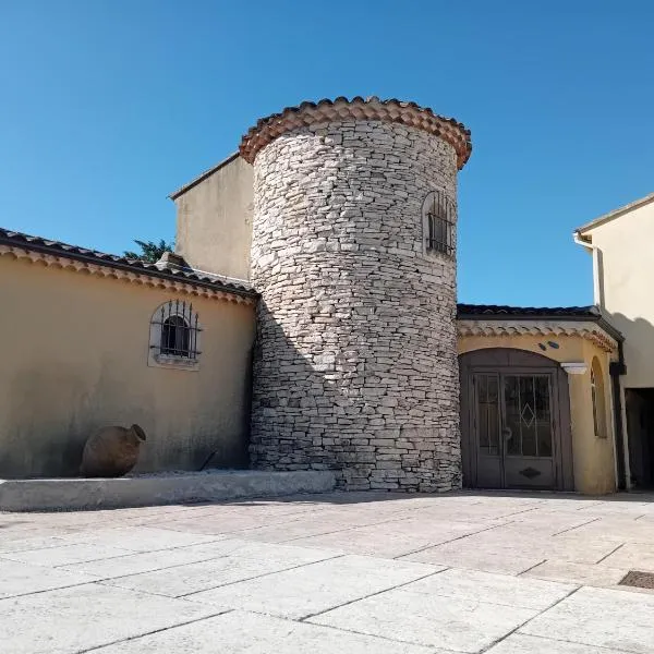 Villa provençale avec jacuzzi，位于索尔古河畔的恩特莱奎斯的酒店