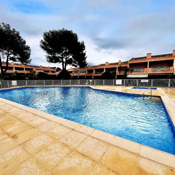 Le nid du Pradet - Piscine, tennis, plage à 5 min à pied，位于勒普拉代的酒店